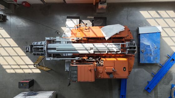 Mobile Schlackenentfernungseinheit mit vollelektrischem Antrieb und Hochgeschwindigkeits-Ofenreinigung mit hydraulischem Teleskopausleger