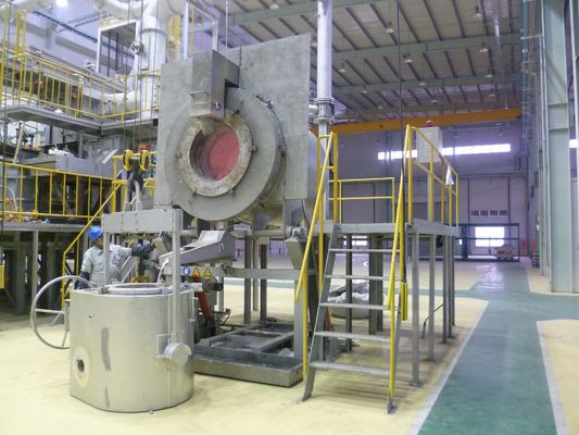 Industrielle Heizungs-schmelzender NG 930KG und haltener Aluminiumofen, der das Gießen kippt