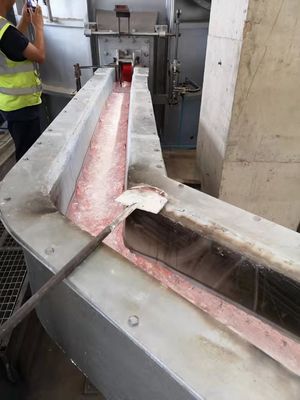 Metall-Gießrinne mit elektrischer Heizung für das Billet, das in einem Aluminium-casthouse wirft.