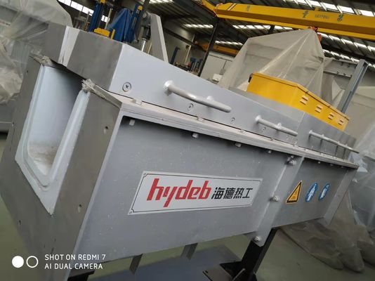 Metall-Gießrinne mit elektrischer Heizung für das Billet, das in einem Aluminium-casthouse wirft.