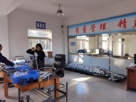 Thermoelement-Temperatursensor mit Seebeck-Spannungsmessung und Verbindung aus ungleichen Metallen