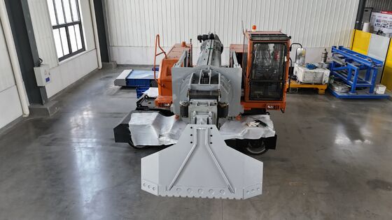 Vollelektrisches Ofenbedienfahrzeug mit intelligenter Steuerung für sichere Reinigung und Rotationsfluxinjektion