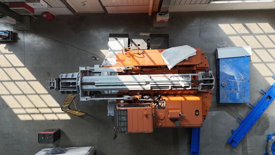 Mobile Schlackenentfernungseinheit mit vollelektrischem Antrieb und Hochgeschwindigkeits-Ofenreinigung mit hydraulischem Teleskopausleger